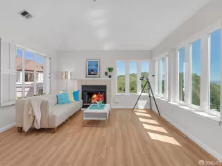 Photo #4: 424030252 Listing