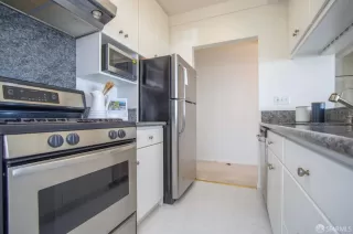 Photo #6: 424030539 Listing