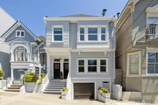 Photo #2: 424030603 Listing