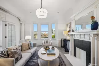 Photo #2: 424030718 Listing 