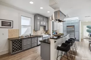 Photo #6: 424030718 Listing 