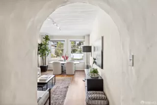 Photo #5: 424030823 Listing