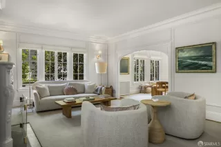 Photo #3: 424031160 Listing