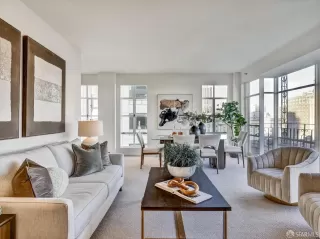 Photo #1: 424031761 Listing 