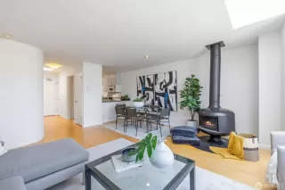 Photo #5: 424032430 Listing