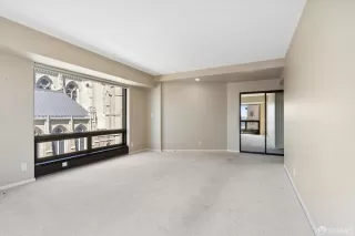 Photo #5: 424032647 Listing
