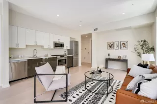 Photo #5: 424032664 Listing