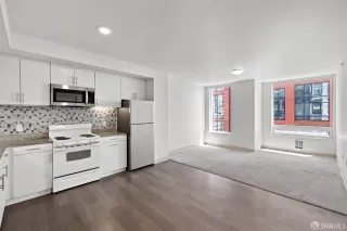 Photo #6: 424032821 Listing