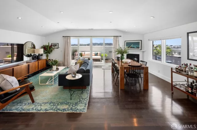 MLS: 424033008 Condo For Sale