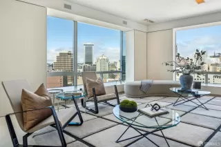 Photo #5: 424033486 Listing