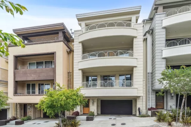 MLS: 424033500 Condo For Sale