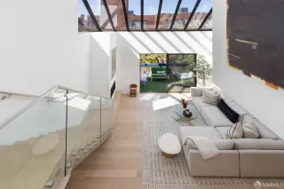 Photo #1: 424033619 Listing