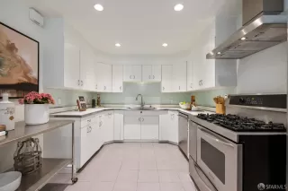 Photo #4: 424033740 Listing