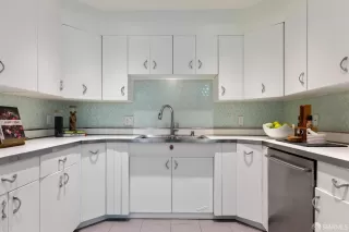 Photo #5: 424033740 Listing