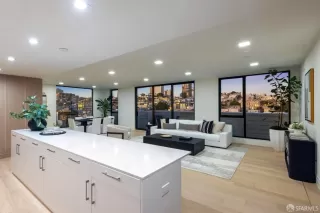 Photo #4: 424033837 Listing