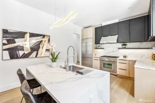 Photo #6: 424034021 Listing