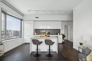 Photo #4: 424034174 Listing