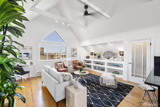 MLS: 424035419 Condo For Sale