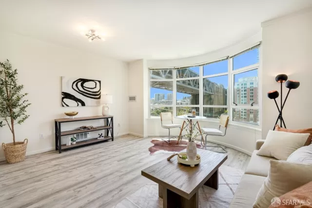 MLS: 424035422 Condo For Sale