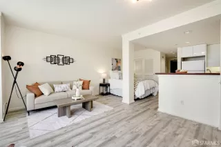 Photo #3: 424035422 Listing