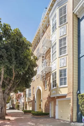 Photo #3: 424035742 Listing