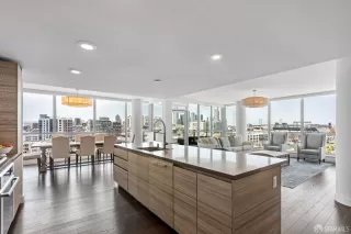 Photo #4: 424035963 Listing