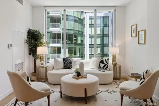 Photo #2: 424037029 Listing