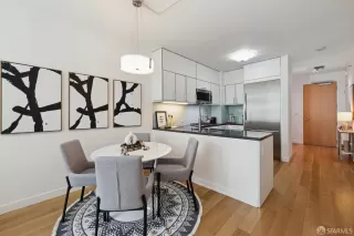 Photo #5: 424037029 Listing