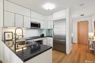 Photo #6: 424037029 Listing