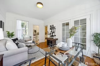 Photo #5: 424037077 Listing