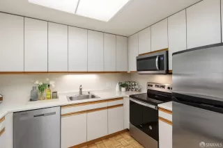 Photo #6: 424037238 Listing