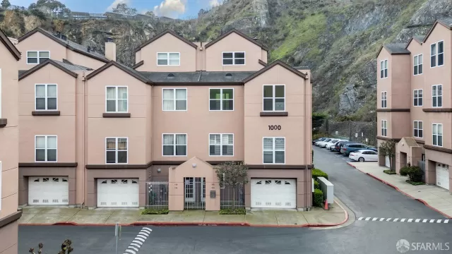 MLS: 424037415 Condo For Sale