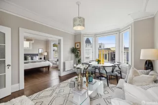 Photo #5: 424038360 Listing