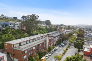 Photo #2: 424038432 Listing