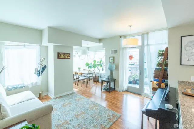 MLS: 424038472 Condo For Sale