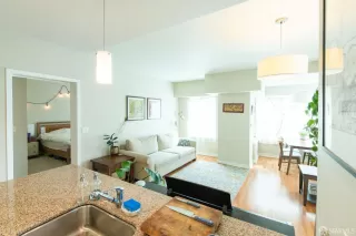 Photo #4: 424038472 Listing