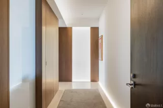 Photo #5: 424038704 Listing