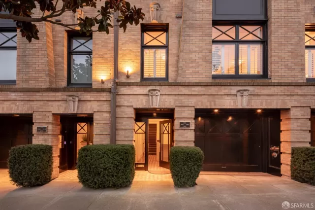 MLS: 424038789 Condo For Sale