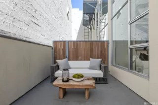 Photo #3: 424038897 Listing