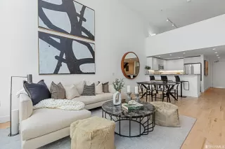 Photo #5: 424038897 Listing