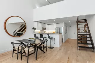 Photo #6: 424038897 Listing