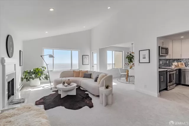 MLS: 424039408 Condo For Sale