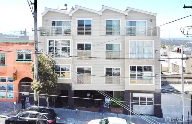 MLS: 424039801 Condo For Sale