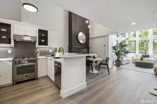 Photo #3: 424039820 Listing