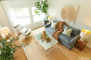 Photo #3: 424040508 Listing