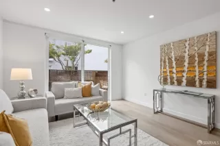 Photo #4: 424040639 Listing