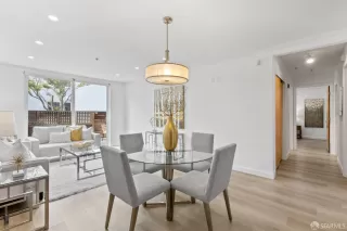 Photo #5: 424040639 Listing