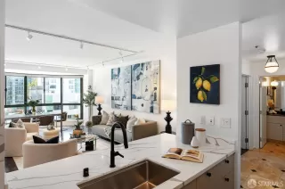 Photo #6: 424040820 Listing