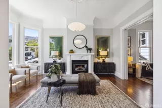 Photo #2: 424041592 Listing