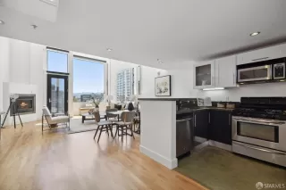 Photo #5: 424042356 Listing